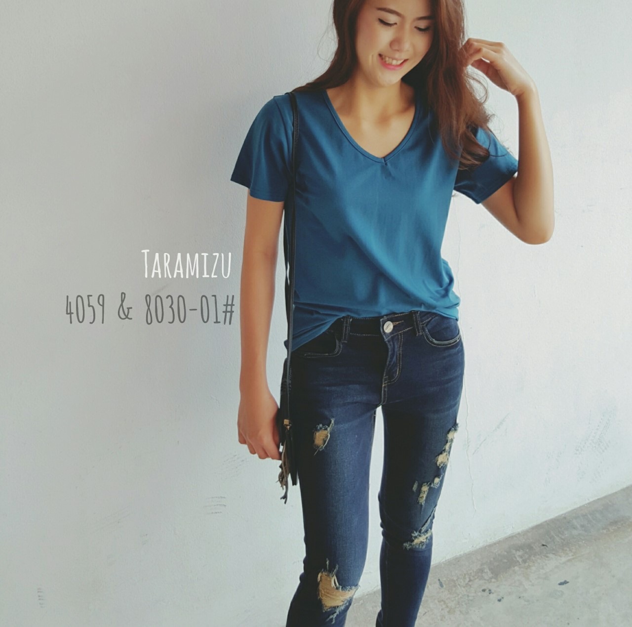 เสื้อยืดคอวีเนื้อนุ่มมมม สีสวยๆ ตัวเดียวปังเรย ใส่กับอะไรก็สวย เนื้อดี ทนฝุดๆๆ สีมีครบตามรูปเลยค่ะ