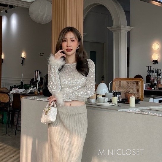 เสื้อปักเลื่อมวิ้งๆ แขนยาวปลายแขนแต่งขนนกน่ารัก ใส่เที่ยว ใส่ออกงานสวย