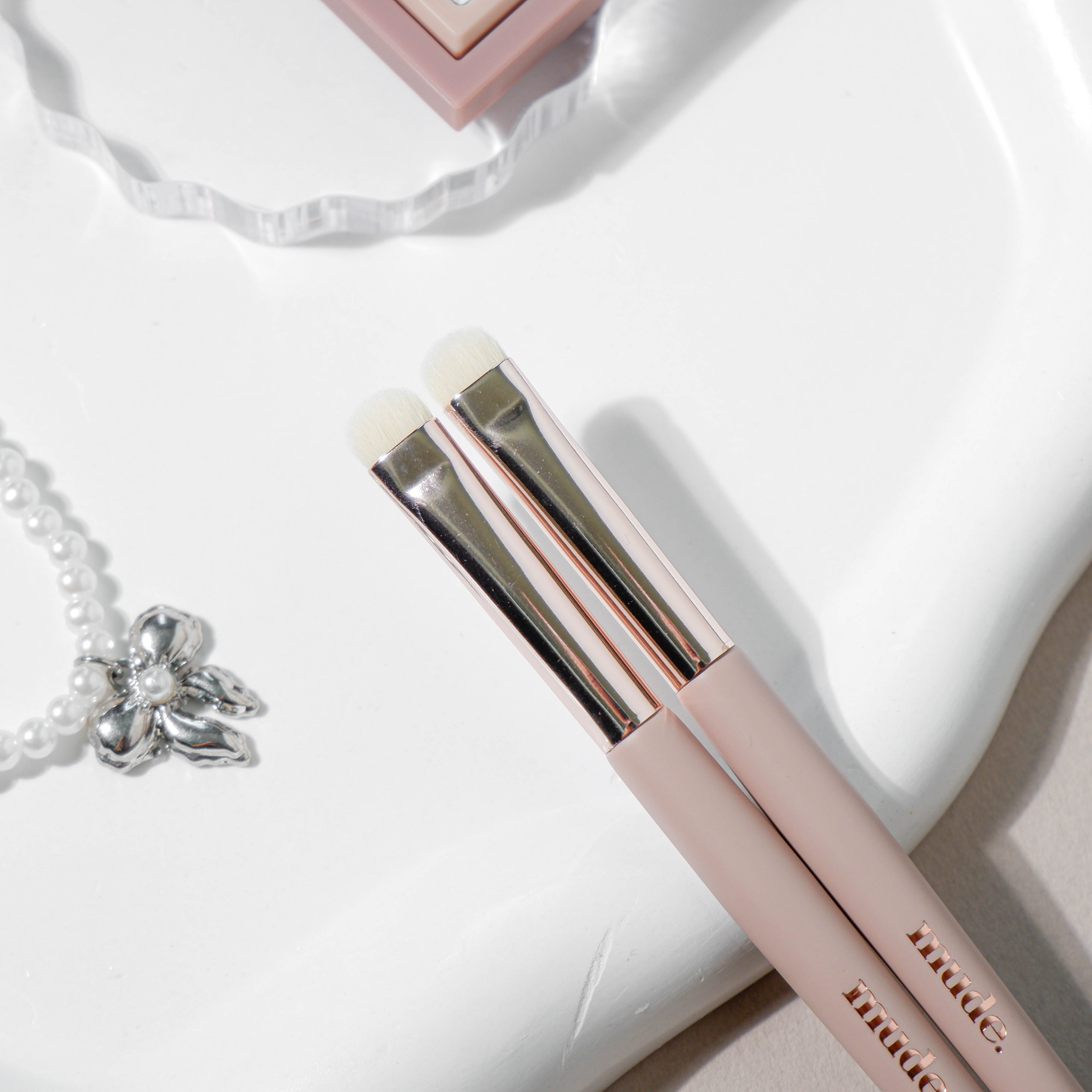 MUDE SHADOW DETAIL BRUSH (แปรงทาอายแชโดว์ )