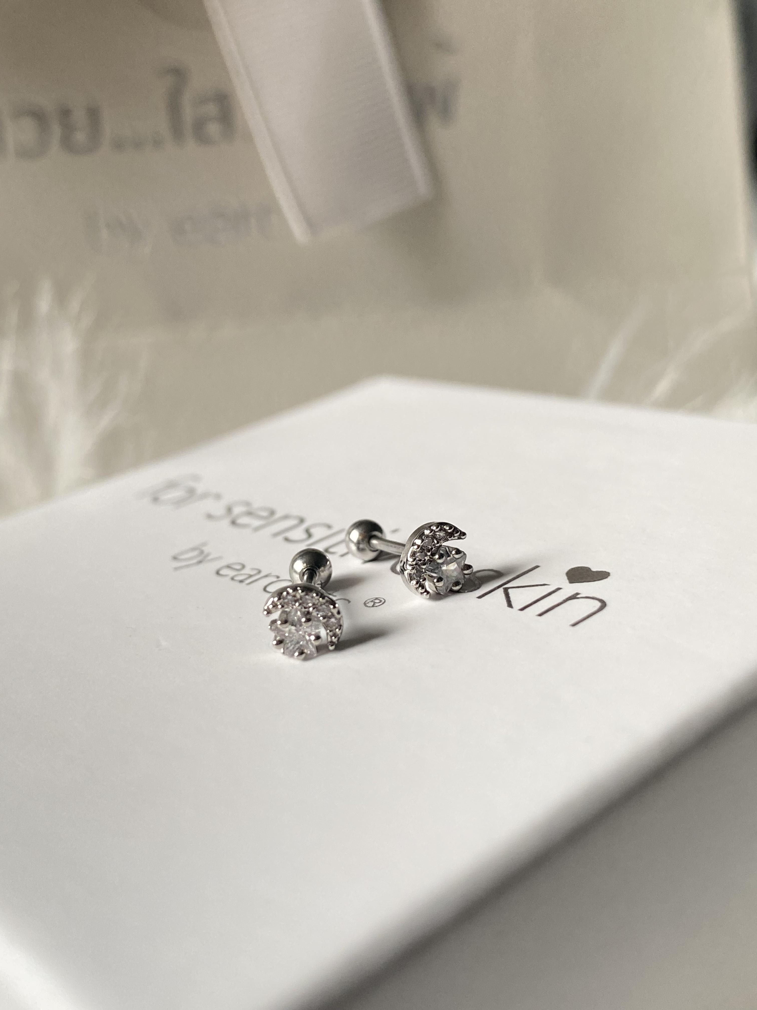 “เช็คสินค้าทัก line ก่อนโอนนะคะ”ต่างหูสำหรับผิวแพ้ง่าย จิวขันน็อต ขนาดก้านปกติ Moon Light(ราคา/ชิ้น)_ETC57