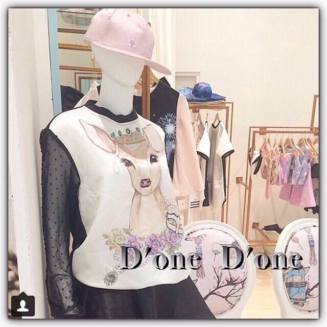 D'one เสื้อ Kayasis ลายกวางน้อย มีลูกเล่นที่แขนซีทรูแต่งวุ้งวิ้งวิบวับ น่ารักมากค่ะตัวนี้แนะนำเลยค่ะ ดารา เซเลบ ใส่กันเยอะจ้า