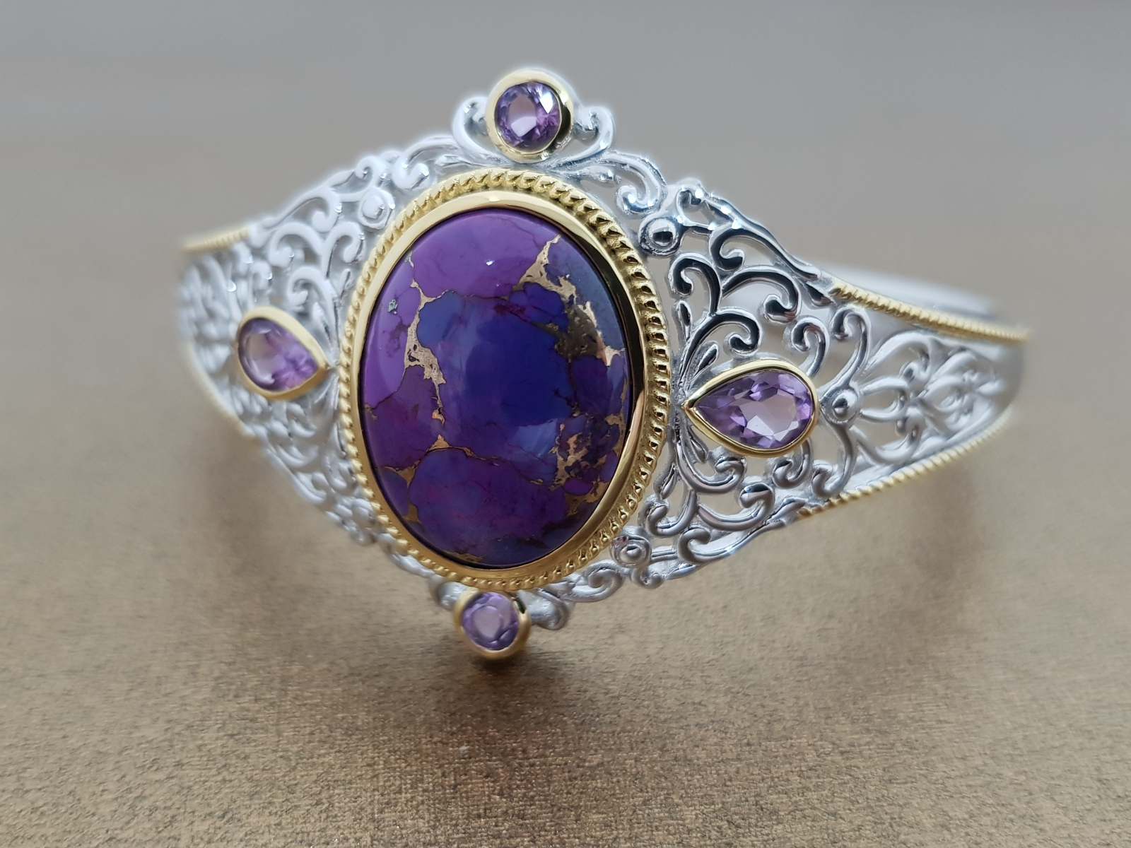 กําไลเทอร์ควอยซ์สีม่วงและอเมทิสต์ Amethyst and Mojave Purple Turquoise Bangle