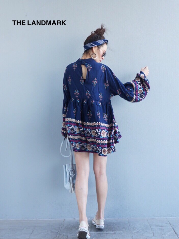 เดรสสั้นผ้าสปันเล่นเชิงผ้าเก๋ๆที่แขนกับช่ายกระโปรงผ้านิ่มใส่สบาย บอกเลยทรงนี้ใส่ได้2ด้านเลยจร้า ใส่แบบไหนก็เริ่ดนะคร้า