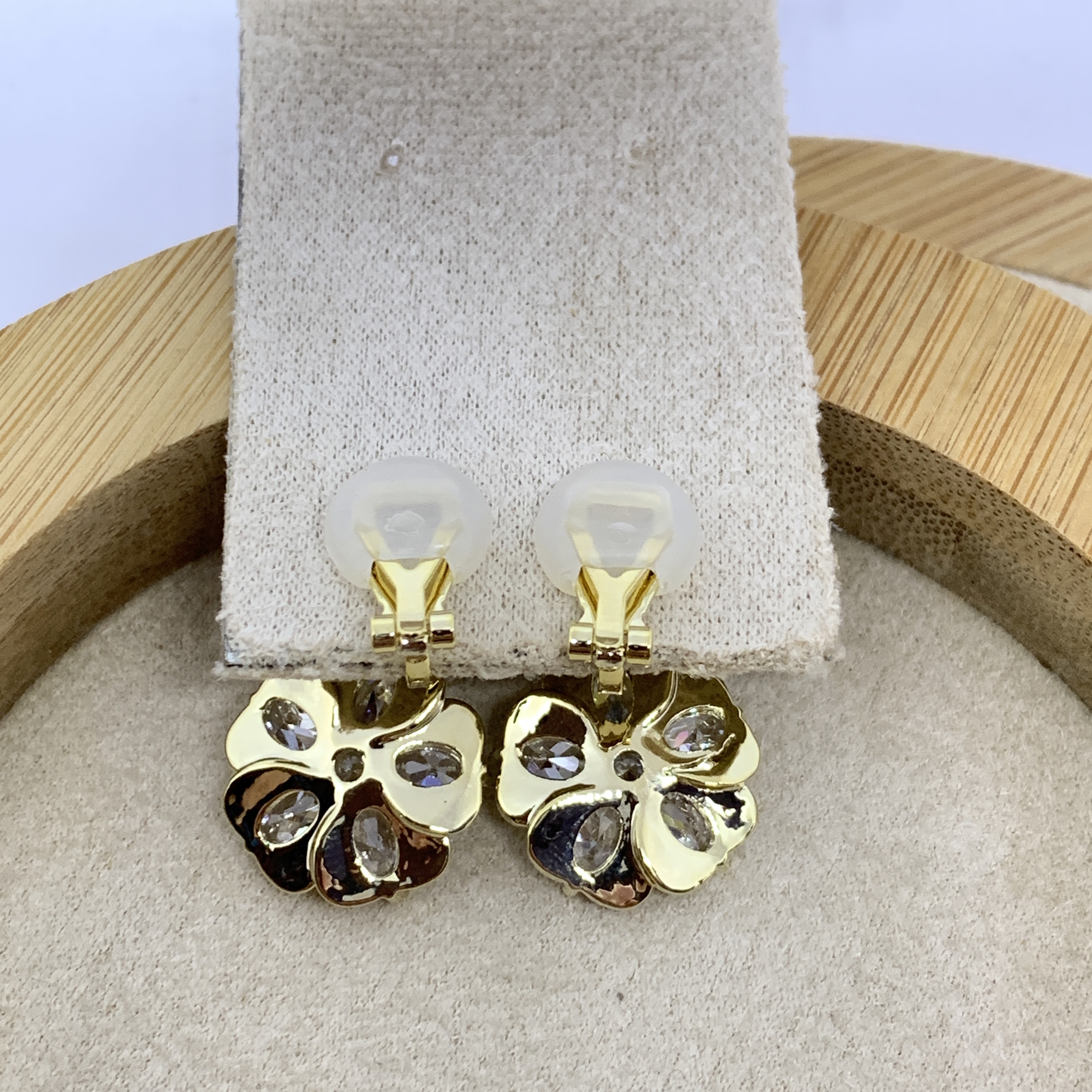 ต่างหูหนีบ CC Fleur มีซิลิโคนรอง หนีบไม่เจ็บ เงินแท้92.5% ไม่เจาะหูก็สวยได้_EC247