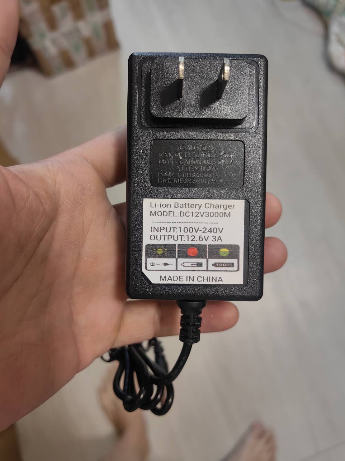 ADE18 อะแดปเอตร์ชาร์จแบตสว่านไร้สาย แบต Li-ion 12V 3A