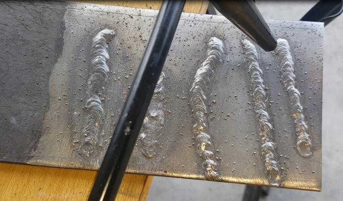 HM01 ฆ้อนเคาะขี้เชื่อม ขี้แสล็ก ช่วยให้งานเชื่อมแข็งแกร่งกว่าเดิม พร้อมสปริง ด้ามลดแรงสะท้อน