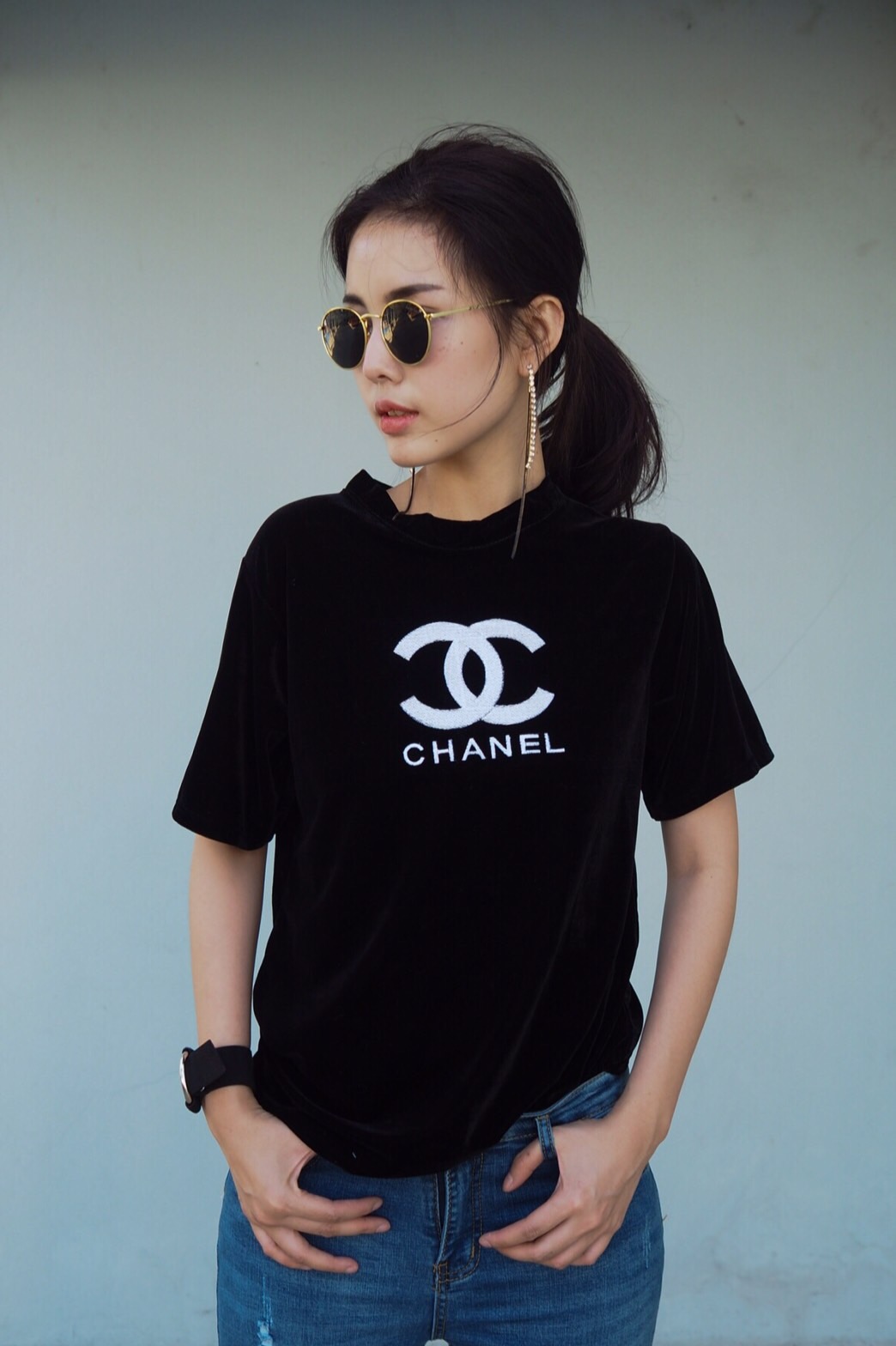 เสื้อยืดคอกลม ผ้ากำมะหยี่ปักลาย สวยๆ ตามรูป