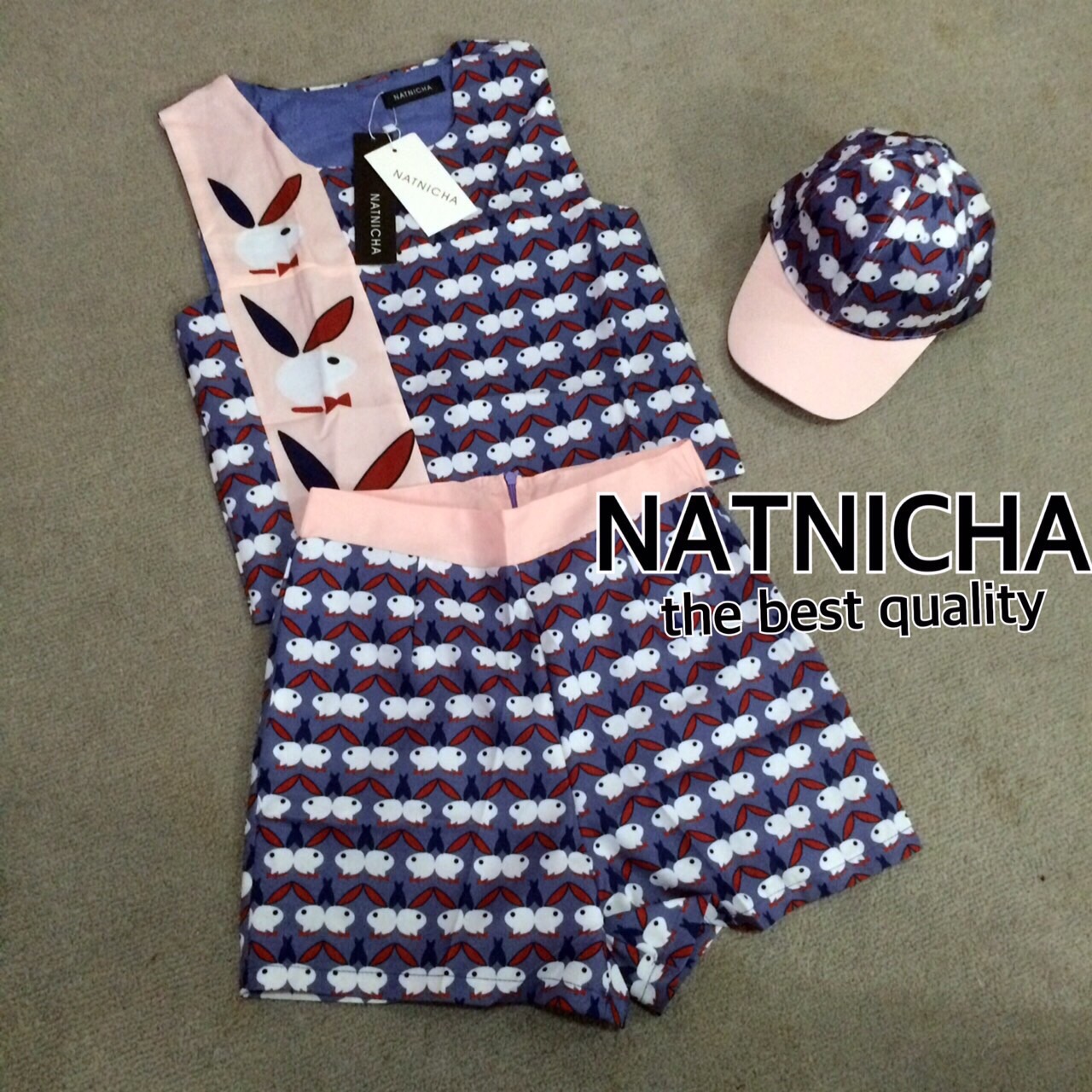 ชุดเซ็ทขาสั้นลายกระต่าย มีหมวกแก๊ป