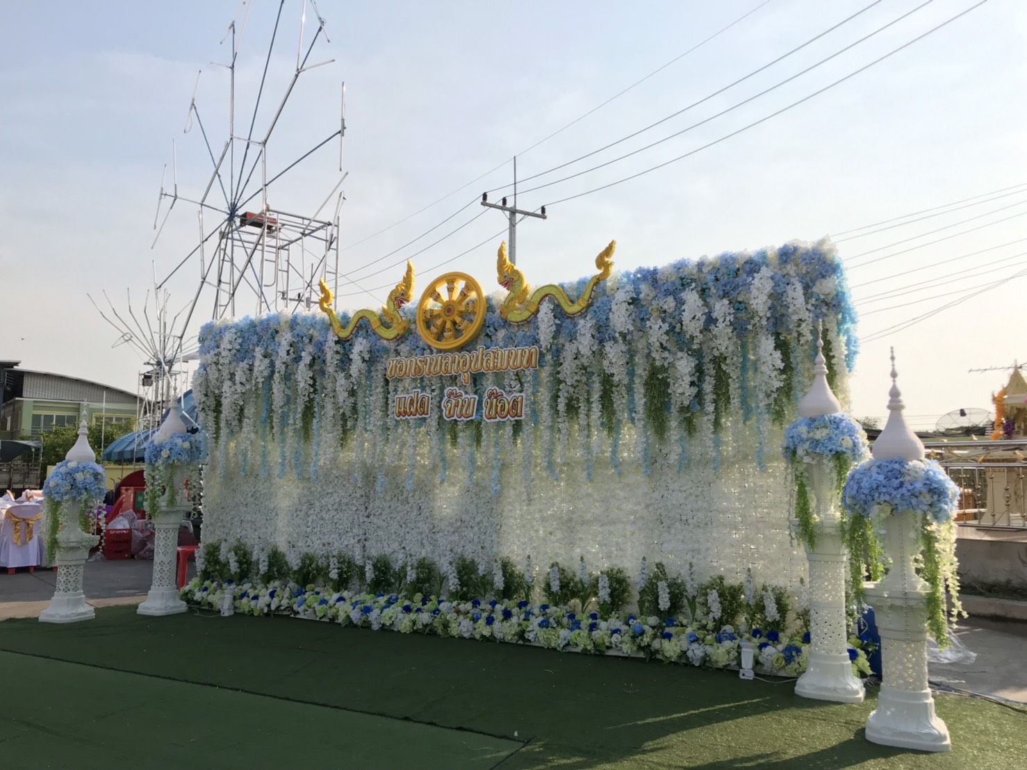 ฉากถ่ายรูปงานบวช ธีมงานขาวฟ้า