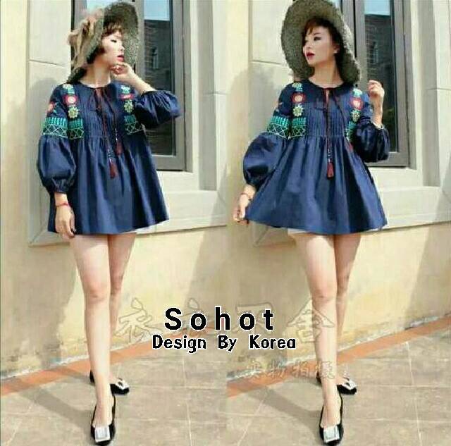 เสื้อปักสไตล์สาวโบฮีเมี่ยน ผ้าดีงานปักสวย ตีเกร็ดที่หน้าอก คอมีเชือกพู่ คัทติ๊งเนี๊ยบงานสวยน่าใส่ฝุดค้ะ