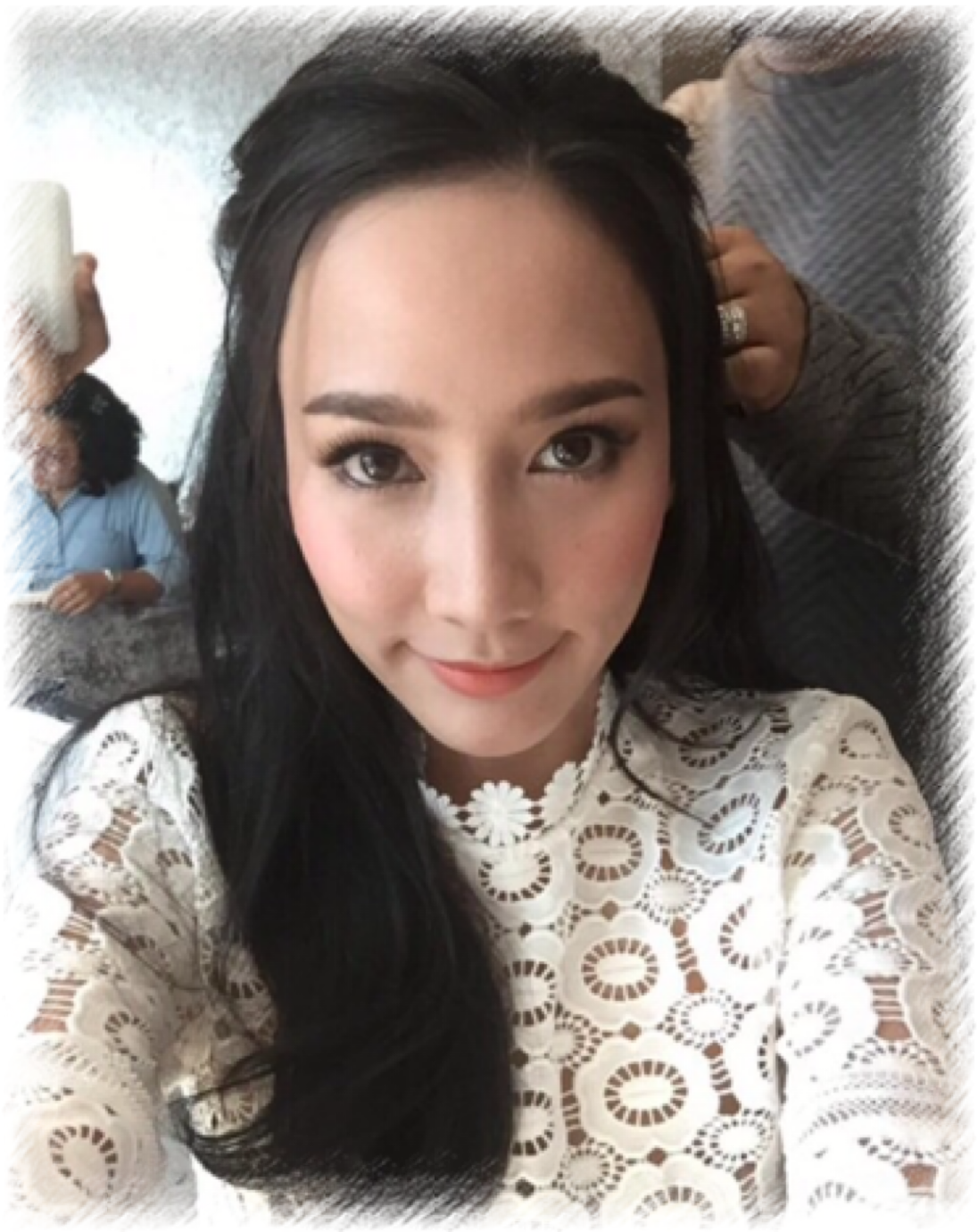 มาเพิ่มค้ะ!! เสื้อแขนยาวลูกไม้ฉลุ Self Portrait ดีไซน์คอลูกไม้ระบายน่ารัก แขนยาวจั้มข้อมือ คัตติ้งเนี้ยบ ซิปรูดหลัง แบบเก๋มากค่ะ (ดาราเซเลปใส่กันตรึม)