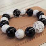 Black Onyx, Howlite, and Ice Quartz แบล็คโอนิก (นิล) ฮาวไลท์ ไอซ์ควอตซ์