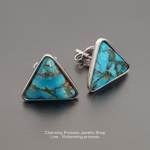 ต่างหูเงินแท้เทอร์ควอยส์ หินเสริมพลังอำนาจ รูปสามเหลี่ยม ขนาด 10 มม หรือ 1 ซม Turquoise Trillion Sterling Silver Earrings