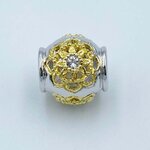 ตัวคั่น หรือ ชาร์ม รูปดอกไม้ ฝังโทปาส ชุบสองสี โรเดียมและสีทองหรูหรา 925 &14K Yellow Gold Plated with White Topaz Flower Charm