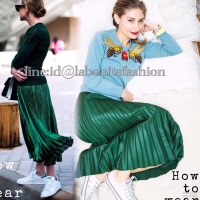 กระโปรงอัดพลีททรงสวยยาวคลุมเข่า สีเขียว
