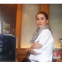 ผ้าพันคอ ลาย หลุยส์ วิตตอง สีเงิน แบบ คุณแอน ทองประสม ใส่