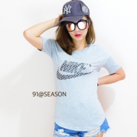 เสื้อยืดผู้หญิง สีเทาอ่อน