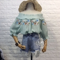 เสื้อเปิดไหล่ น่ารักๆ สไตล์เกาหลี งานปักสวยๆ สีเขียว