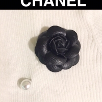 เข็มกลัดติดเสื้อ สไตล์Chanel รูปดอก Camellia สีดำ