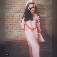 เดรสยาวผ้าซิลค์ซาตินพิมพ์ลายสวยๆแบบ คุณชมใส่ สีชมพูอ่อน