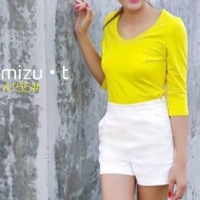 เสื้อยืดคอวีแขนสามส่วน สีเหลือง