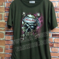 เสื้อยืดสีเขียว เนื้อบางสกรีนลายกะโหลก Mista Bone แบบคุณชมพูใส่
