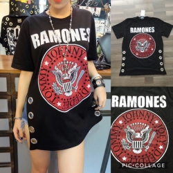 เสื้อยืดร็อค ดีเทลผ่าข้างตอกห่วงเก๋ๆ