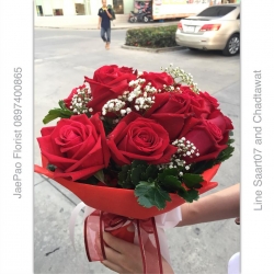 ช่อดอกกุหลาบสีแดง ดอกไม้สด