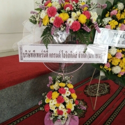 พวงหรีดพัดลม Hatari 16 นิ้ว ประดับดอกไม้สด