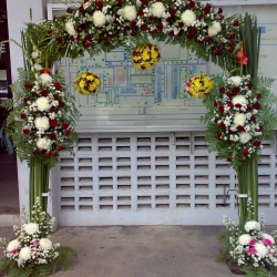 ซุ้มโค้ง กุหลาบสีแดง