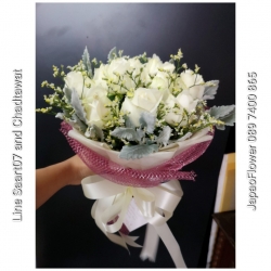 ช่อดอกกุหลาบขาว