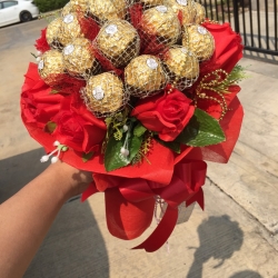 ช่อเฟอเรโร่ (Ferrero Rocher) 20 ลูก ผสมดอกกุหลาบแห้ง