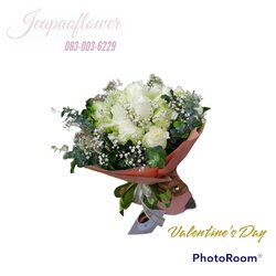 ช่อดอกกุหลาบสีขาวขอแฟนแต่งงาน