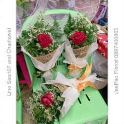 ช่อดอกกุหลาบสีแดง ดอกเดียว