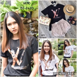 เสื้อยืดสกรีนโล้โก้ Lv ซึ่งเป็นเทคนิคพิเศษเฉพาะของที่ร้านตรงด้านหน้าตัวเสื้อ หรูหราและเก๋มากๆๆค่ะ