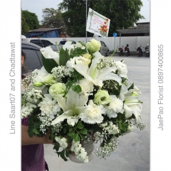 แจกันดอกไม้สด สีขาว