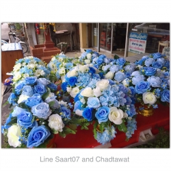 พานดอกไม้สีฟ้า