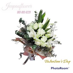 ช่อดอกกุหลาบสีขาวแซมดดอกลิลลี่ แทนความรู้สึก