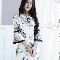 เดรสตัวนี้ลายสวยเนื้อผ้าเริ่ดสุดๆจร้า กับทรงสวยหรู