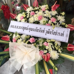 พวงหรีดดอกไม้สด