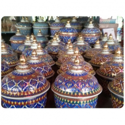 โถเบญจรงค์