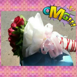 ช่อดอกกุหลาบสดสีแดง (ดอกใหญ่)