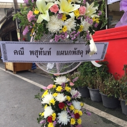 พวงหรีดพัดลม Hatari 16 นิ้ว ประดับดอกไม้สด