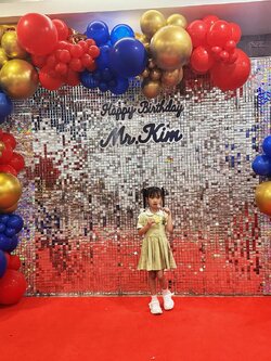 แบคดรอป Shimmer wall ตรีมน้ำเงินแดง