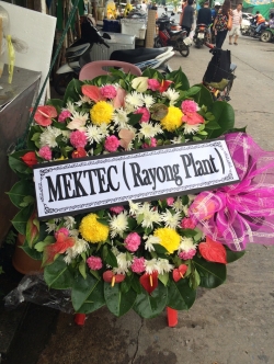 พวงหรีดดอกไม้สด