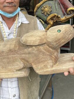 กระต่ายไม้แกะ กระต่ายขูดมะพร้าว แบบนั่งขูด