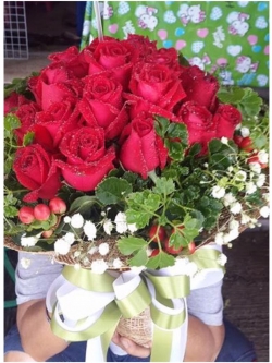 ช่อดอกกุหลาบ สีแดง