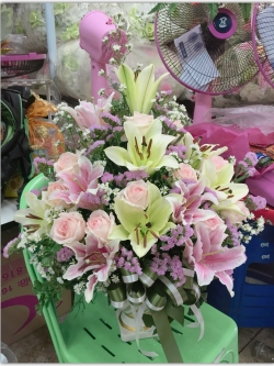 แจกันดอกกุหลาบ ดอกลิลลี่