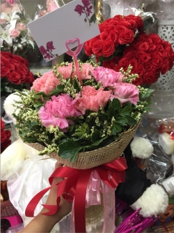 ช่อดอกไม้สด คาร์เนชั่น สีชมพู