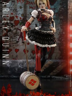 Hot Toys VGM41 Batman: Arkham Knight 1/6 Harley Quinn